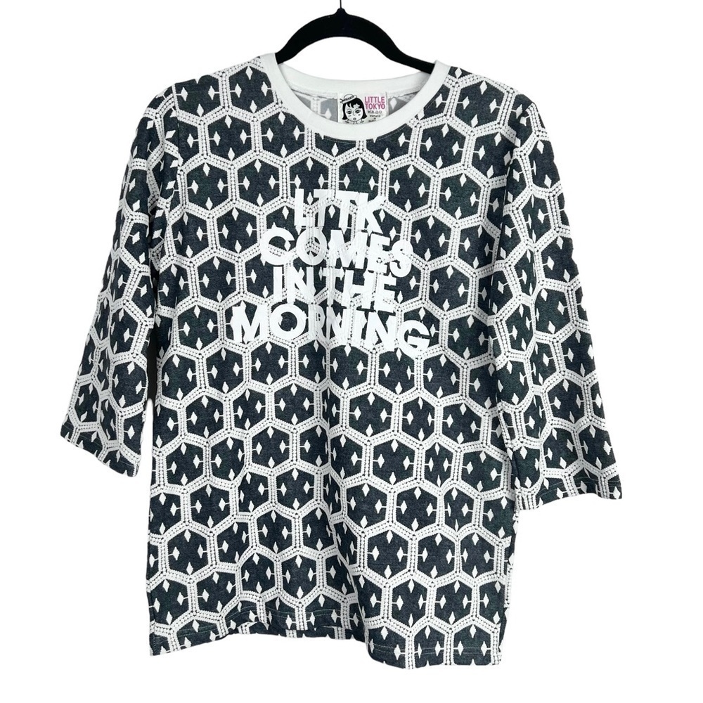 Little Tokyo Comes In the Morning Gray White Textured Top Approx Small